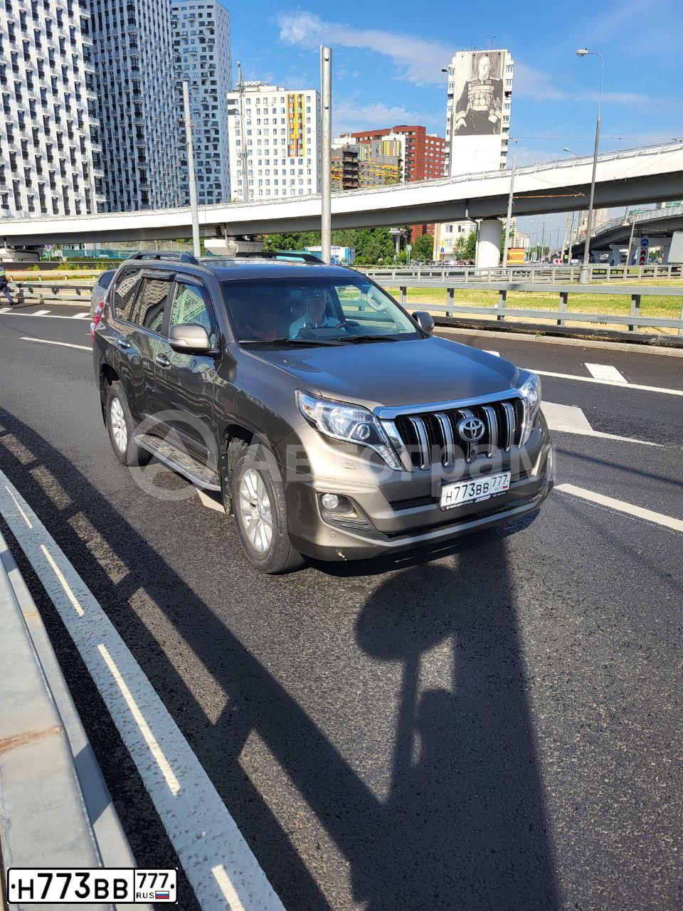 Фото автомобиля TOYOTA LANDCRUISER, 2014 — госномер Н773ВВ777. Цвет: КОРИЧНЕВЫЙ