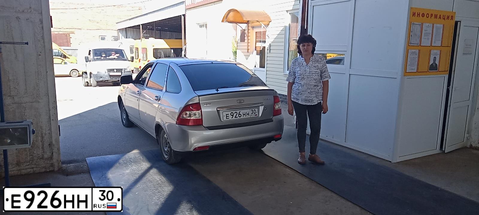 Фото автомобиля LADA PRIORA, 2008 — госномер К267РР30. Цвет: Светло-Серебристый металлик