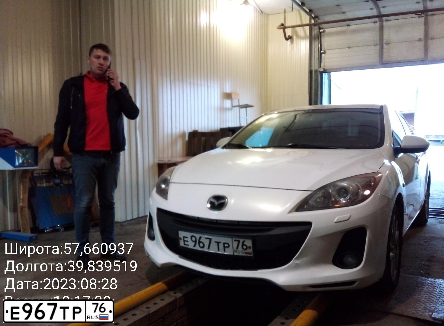 Фото автомобиля MAZDA 3, 2011 — госномер У666МА777. Цвет: Белый