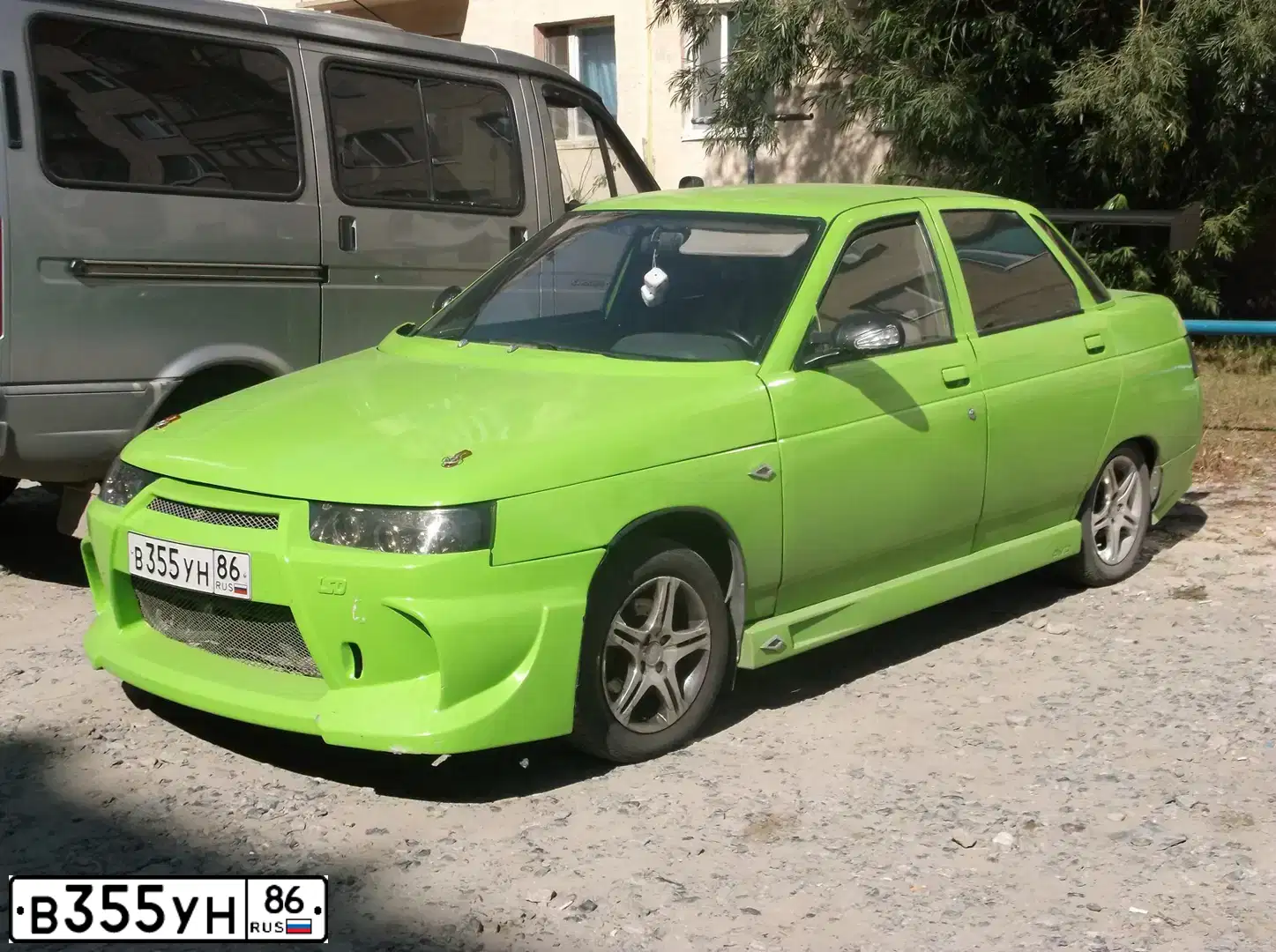 Фото автомобиля LADA 2110, 1998 — госномер В355УН86. Цвет: ЗЕЛЕНЫЙ