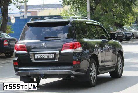Фото автомобиля TOYOTA LANDCRUISER, 2002 — госномер Т555ТЕ96. Цвет: ЧЕРНЫЙ