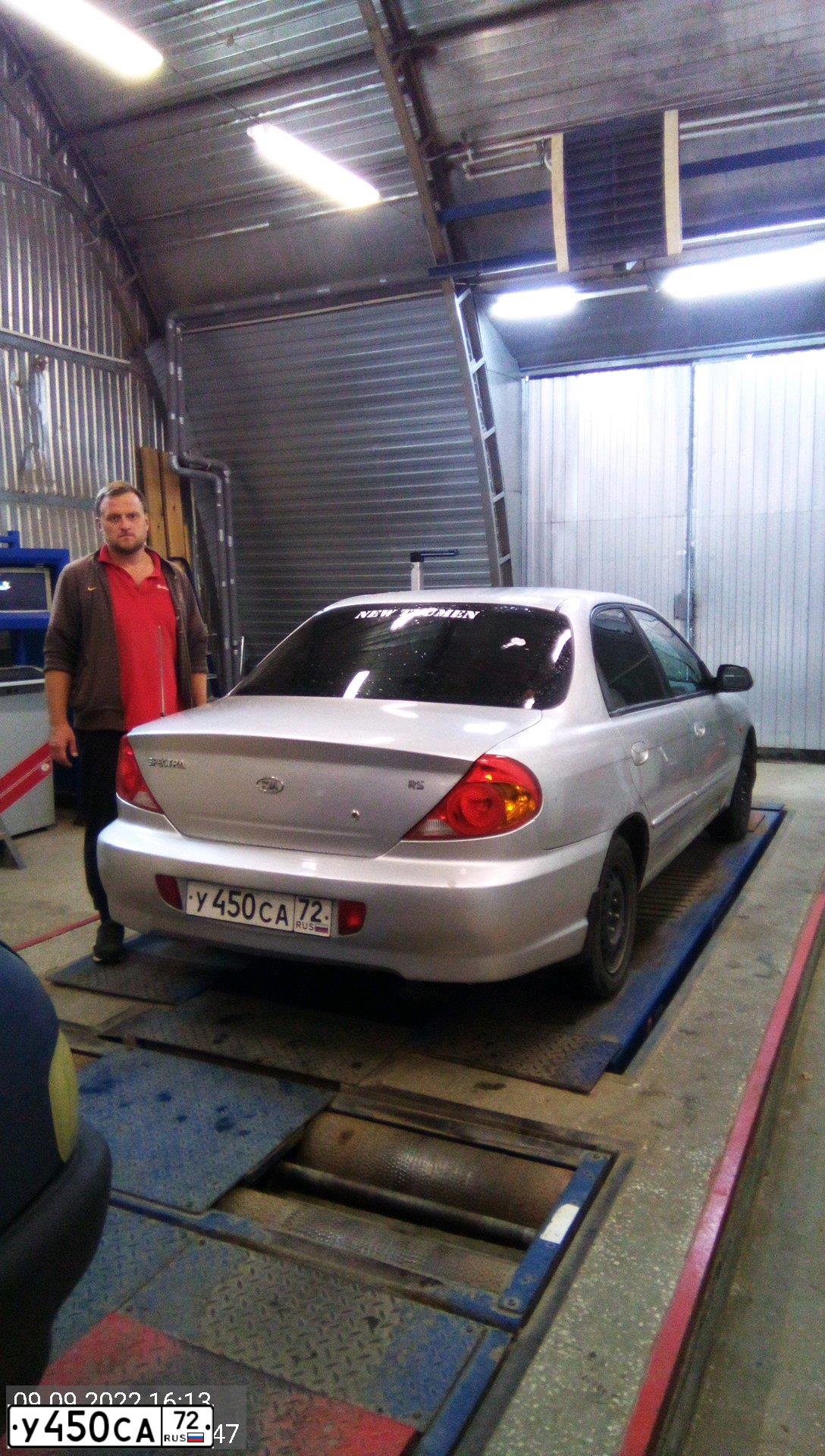 Фото автомобиля KIA SPECTRA, 2006 — госномер О377МЕ196. Цвет: СЕРЫЙ