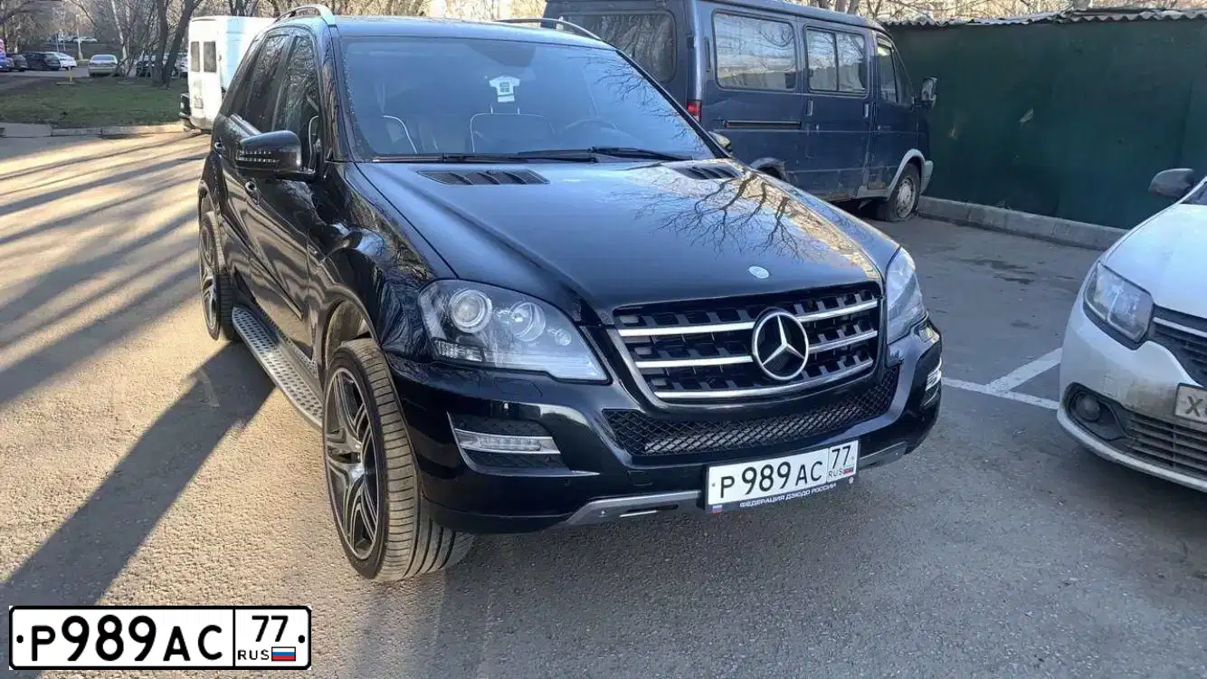 Фото автомобиля MERCEDES-BENZ ML350, 2010 — госномер Т716АХ550. Цвет: ЧЕРНЫЙ