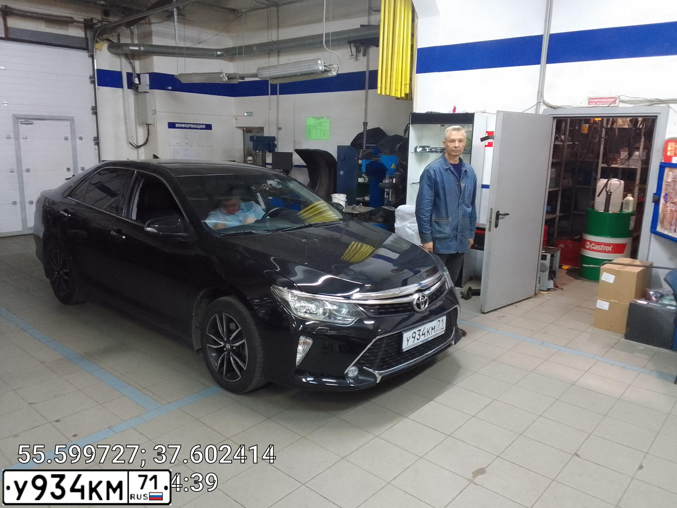 Фото автомобиля TOYOTA CAMRY, 2018 — госномер М527ТМ134. Цвет: ЧЕРНЫЙ МЕТАЛЛИК