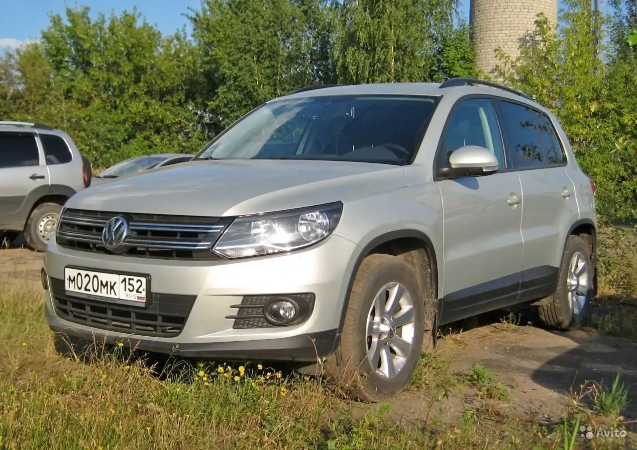 Фото автомобиля VOLKSWAGEN TIGUAN, 2013 — госномер М045ТА123. Цвет: СЕРЕБРИСТО-ЖЕЛТЫЙ