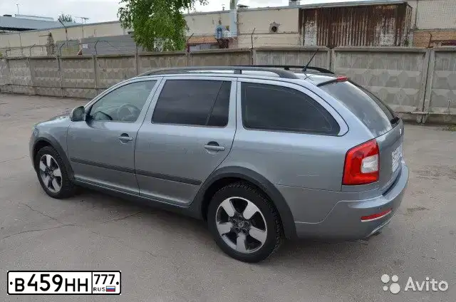 Фото автомобиля SKODA OCTAVIA, 2012 — госномер В459НН777. Цвет: СЕРЫЙ