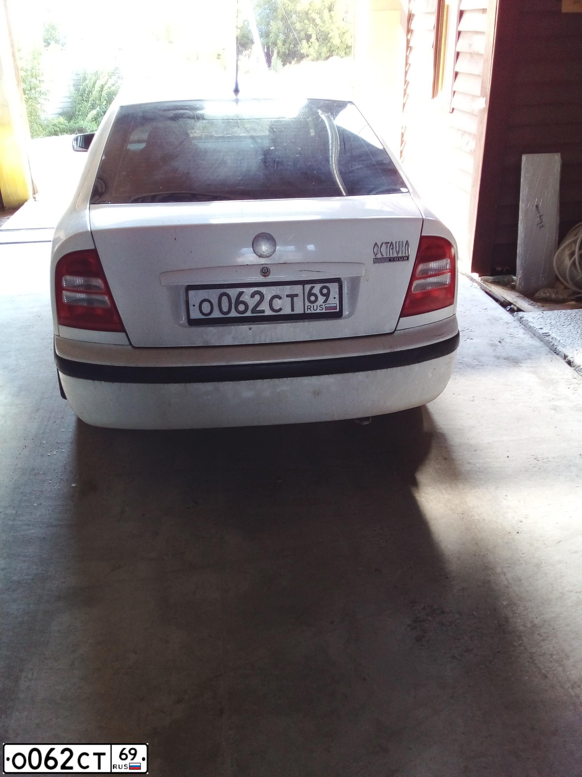 Фото автомобиля SKODA OCTAVIA, 2006 — госномер Е866СО57. Цвет: Белый