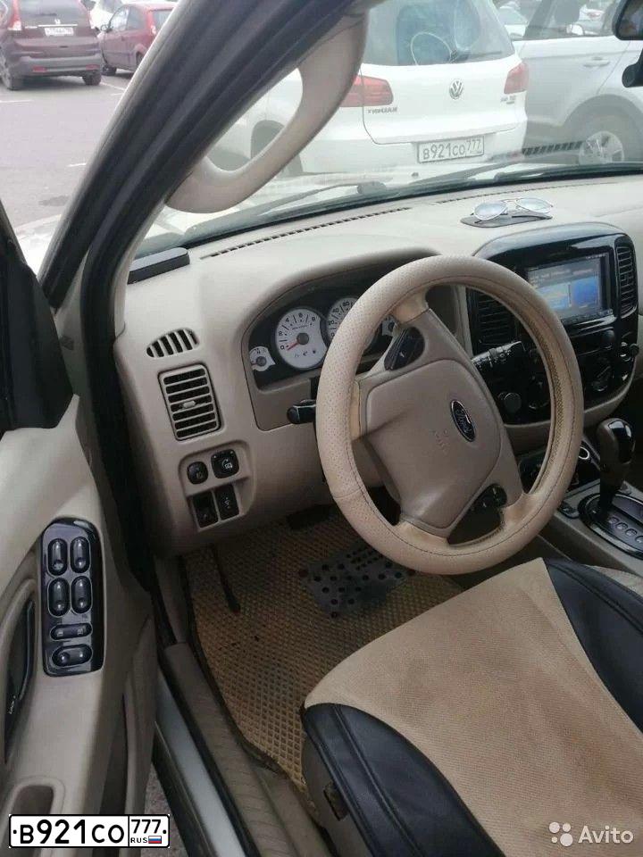 Фото автомобиля VOLKSWAGEN TIGUAN, 2011 — госномер А965ММ77. Цвет: Белый