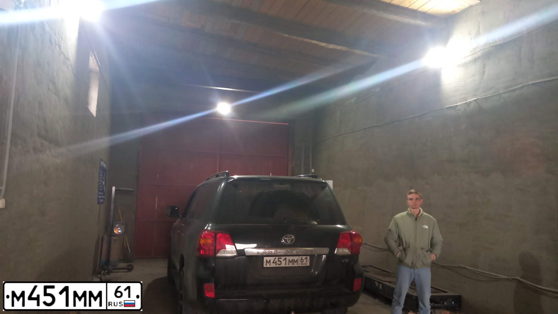 Фото автомобиля TOYOTA LANDCRUISER 200, 2012 — госномер К800ВА181. Цвет: ЧЕРНЫЙ