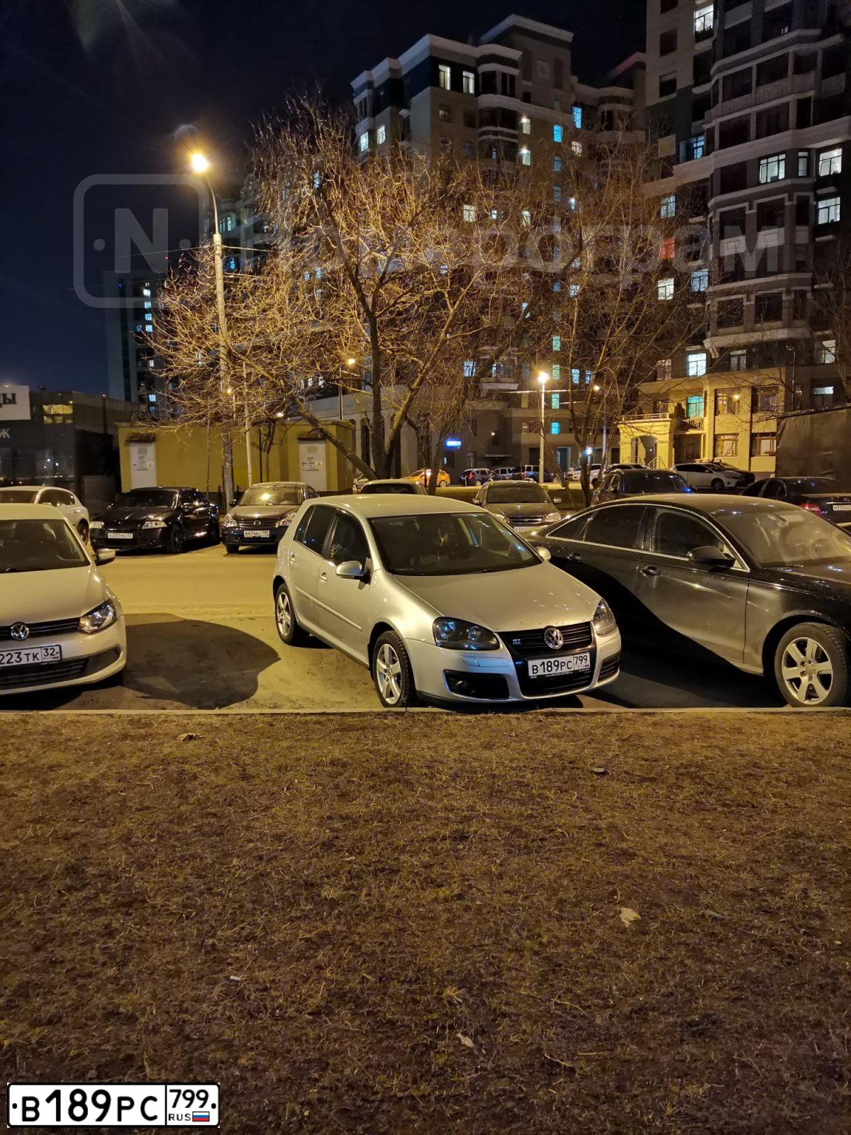 Фото автомобиля VOLKSWAGEN GOLF, 2008 — госномер В189РС799. Цвет: Серый