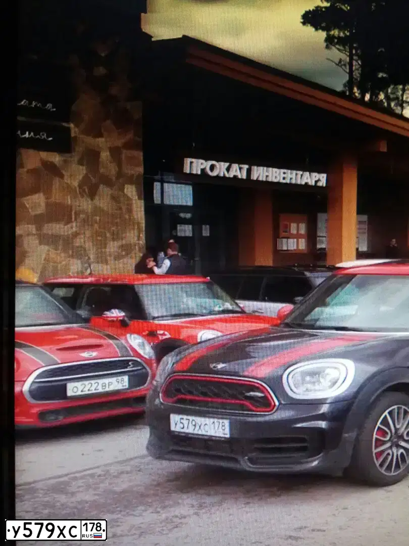 Фото автомобиля MINI МИНИ JOHN COOPER WORKS, 2017 — госномер У579ХС178. Цвет: ЧЕРНЫЙ