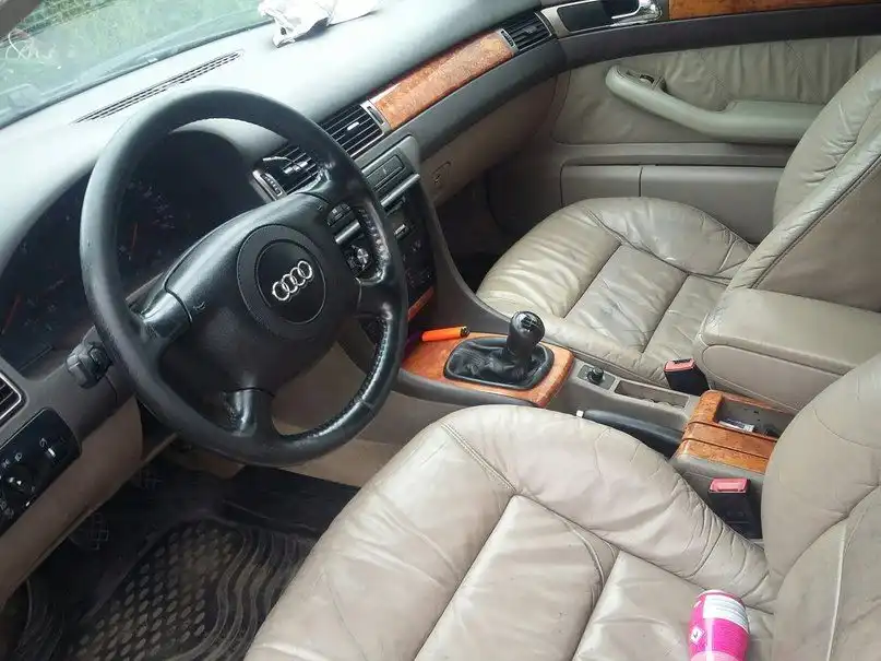 Фото автомобиля AUDI A6, 1998 — госномер Р901УР39. Цвет: синий