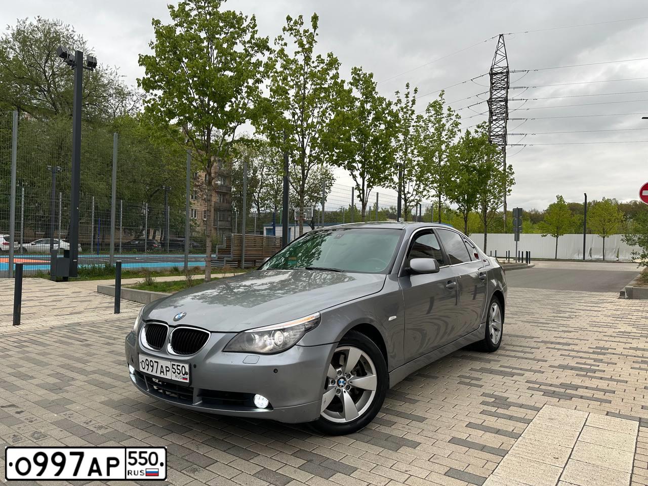 Фото автомобиля BMW 520, 2003 — госномер Х392ОС05