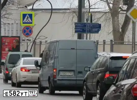 Фото автомобиля FORD TRANSIT, 2011 — госномер Е582УТ197. Цвет: ГОЛУБОЙ
