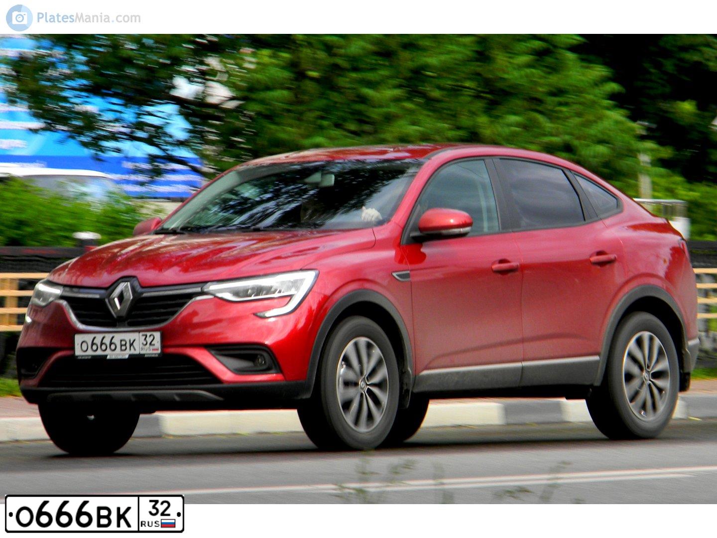 Фото автомобиля RENAULT ARKANA, 2021 — госномер О666ВК32. Цвет: Красный