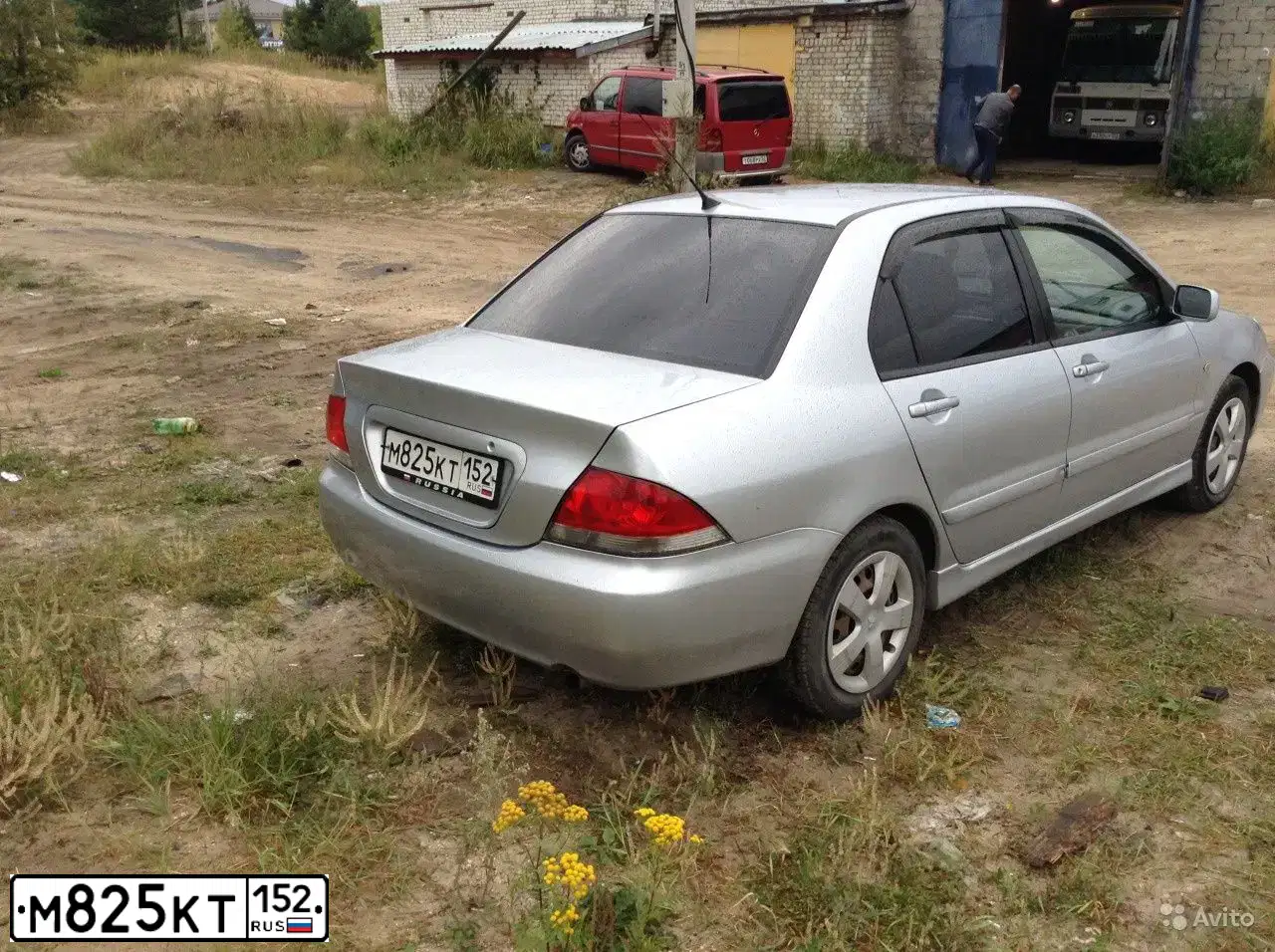 Фото автомобиля MITSUBISHI LANCER, 2006 — госномер М825КТ152. Цвет: СЕРЕБРИСТЫЙ