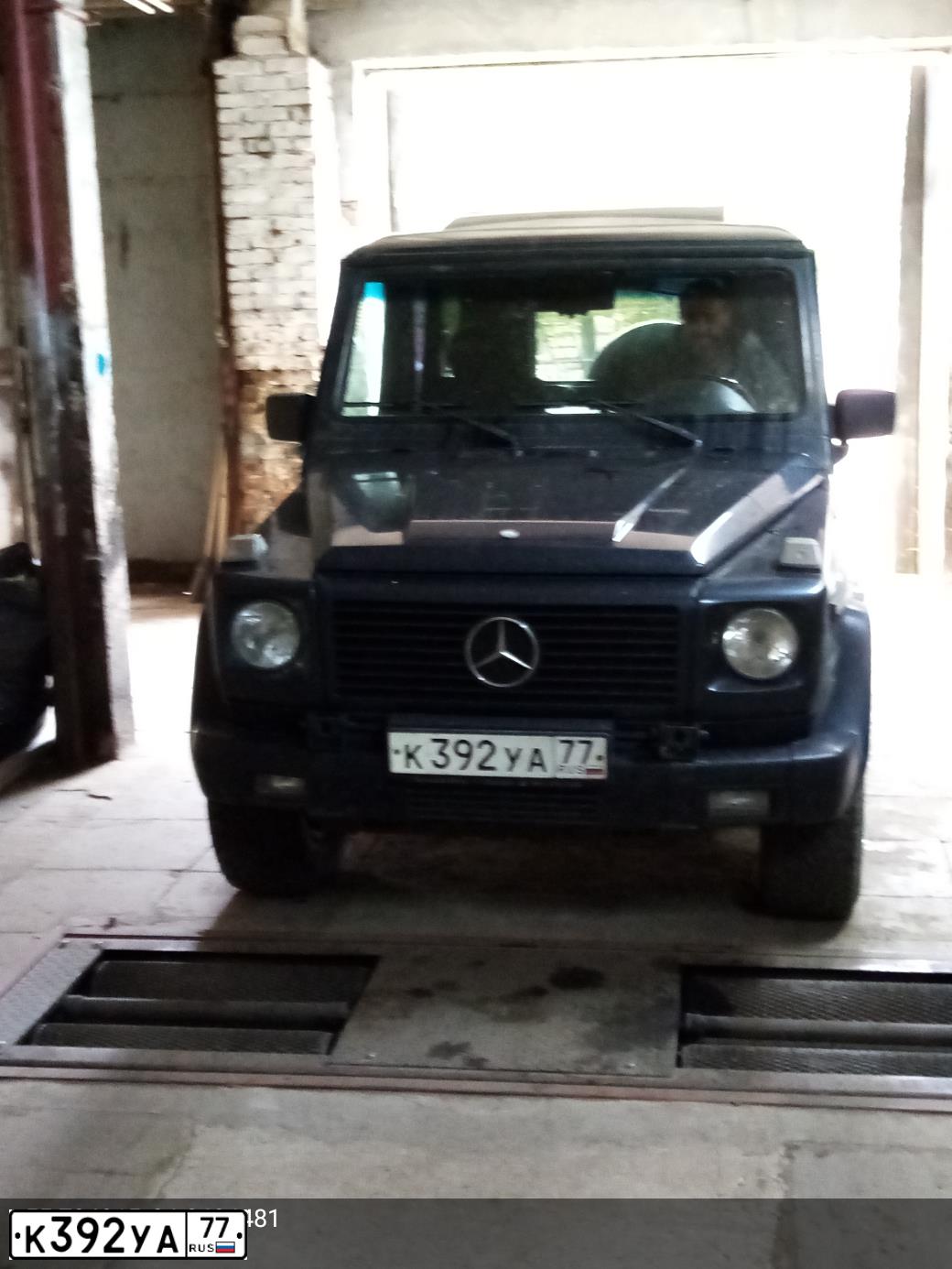 Фото автомобиля MERCEDES E-KLASSE, 1997 — госномер К392УА77. Цвет: ЧЕРНЫЙ