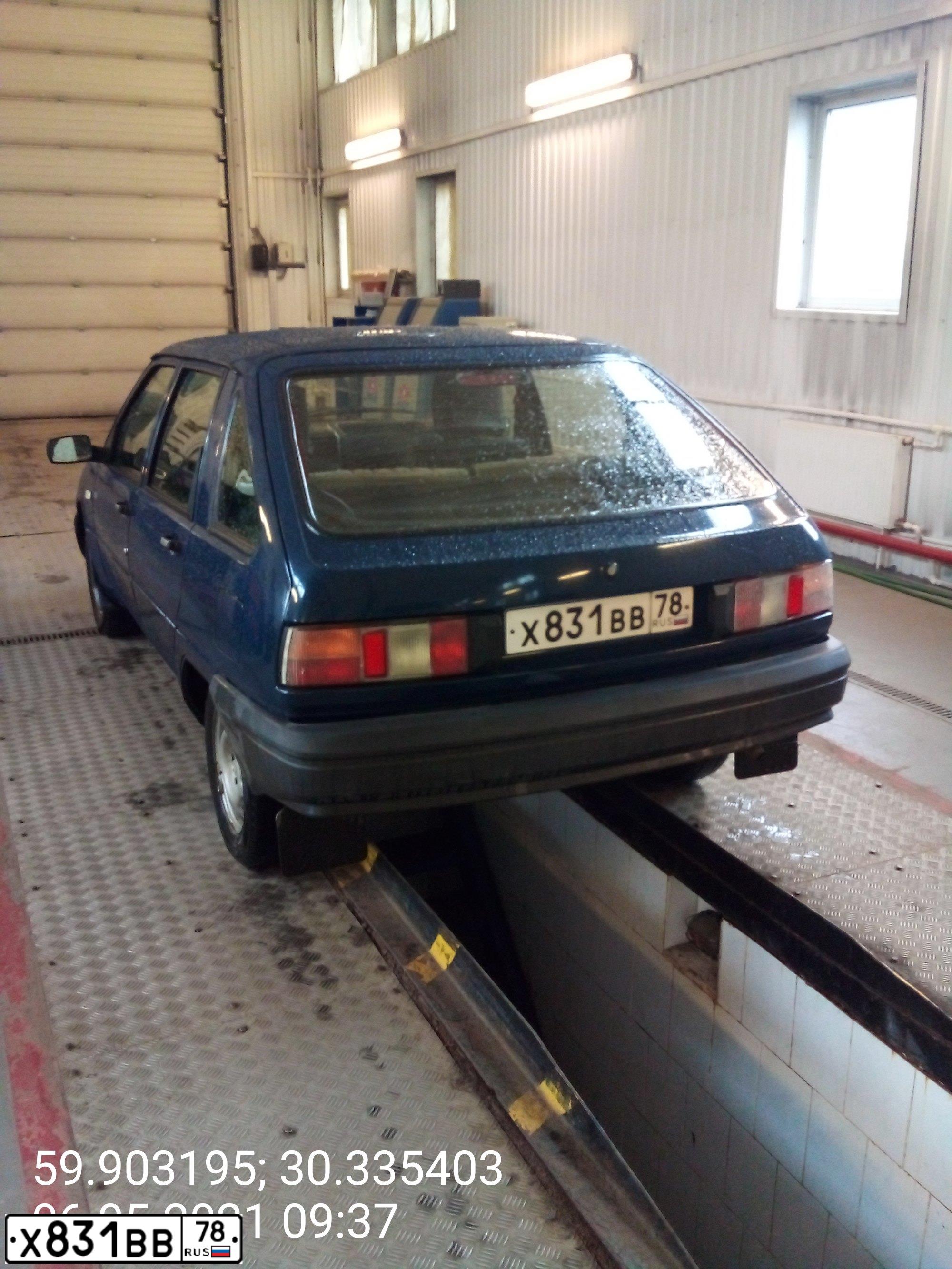 Фото автомобиля IZH 2126, 2003 — госномер Х831ВВ78. Цвет: ТЕМНО-СИНИЙ