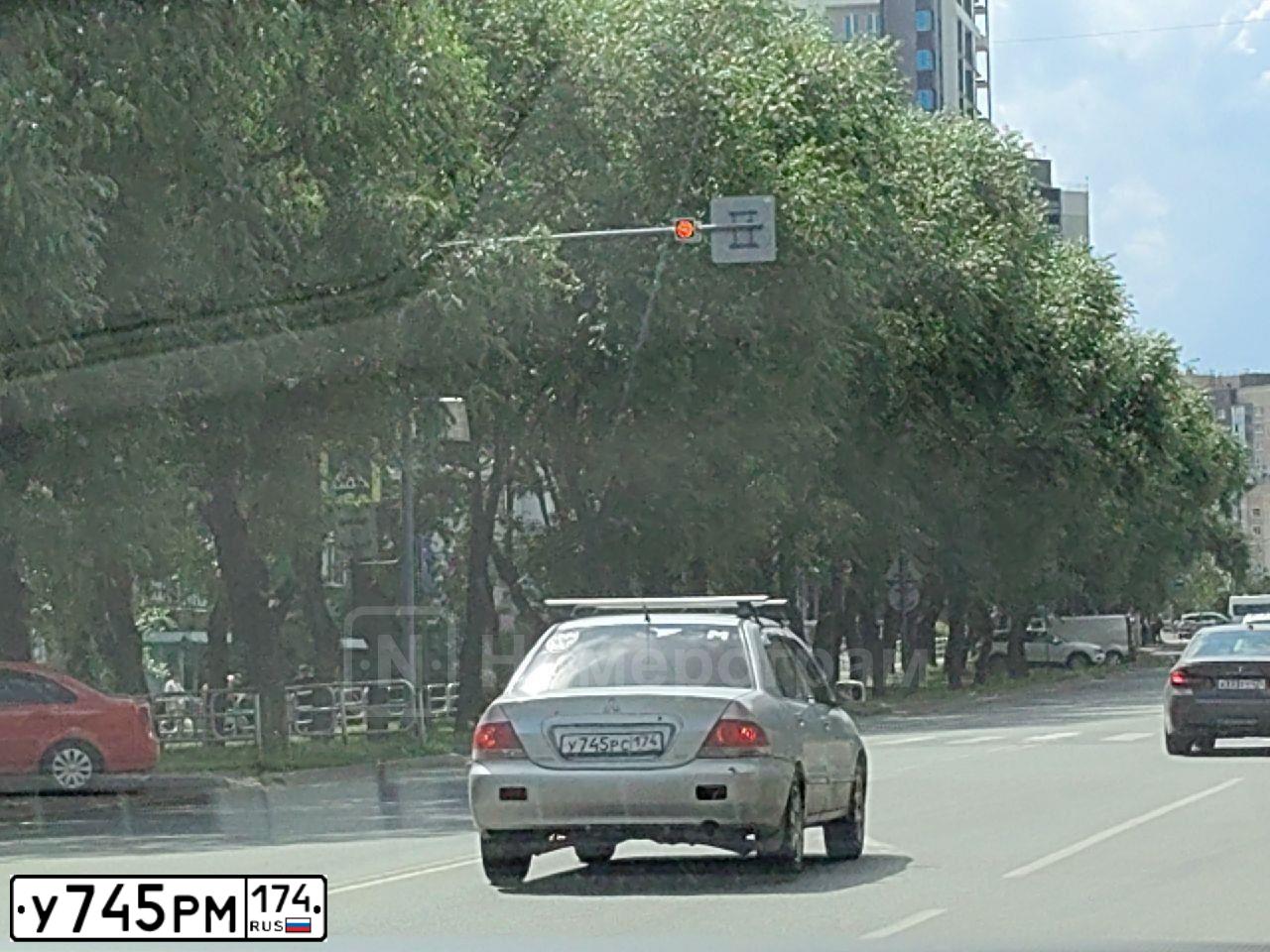Фото автомобиля HYUNDAI SONATA, 1998 — госномер В561МЕ774. Цвет: ЛИАНА