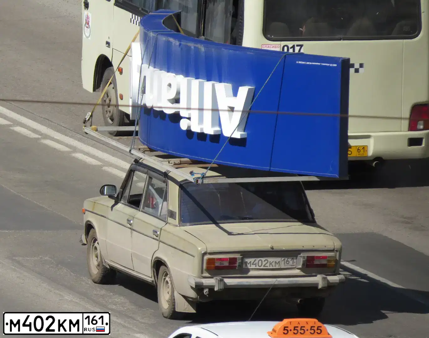Фото автомобиля LADA 2106 LADA, 1977 — госномер М402КМ161. Цвет: БЕЖЕВЫЙ