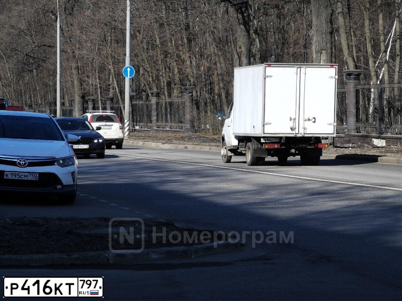 Фото автомобиля ЛЕНД РОВЕР ФРИЛЕНДЕР, 2000 — госномер Р288ОМ126. Цвет: СВЕТЛО-СЕРЫЙ