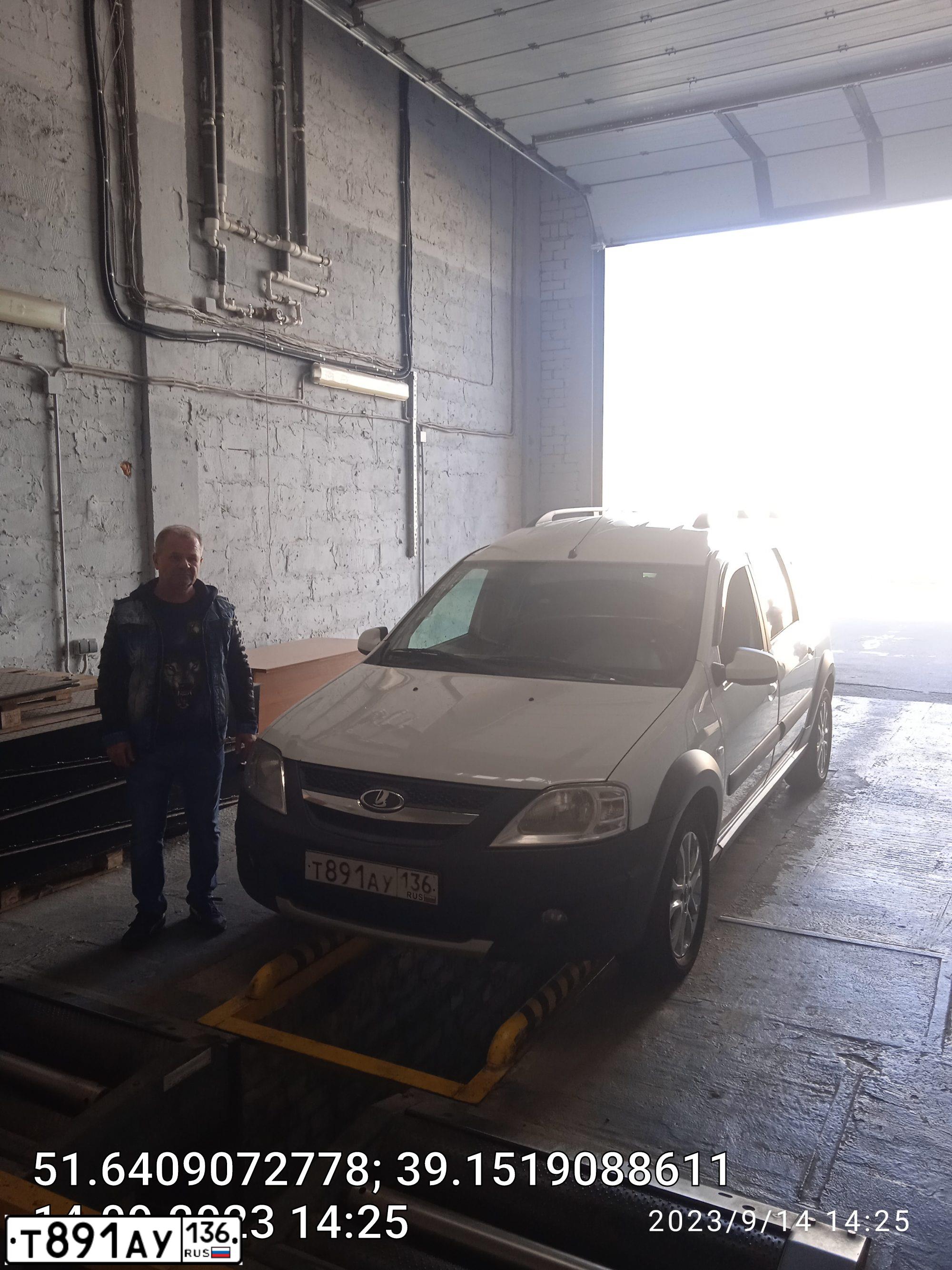 Фото автомобиля LADA LARGUS, 2017 — госномер Т891АУ136