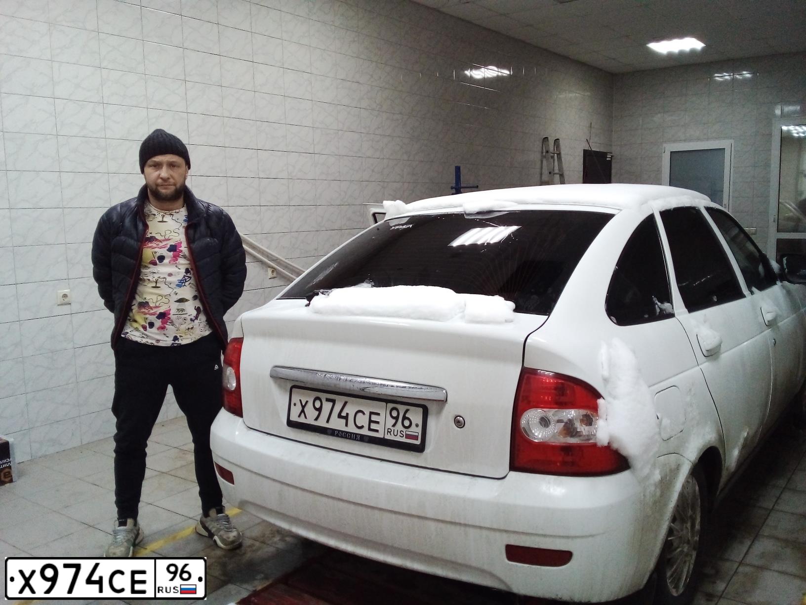 Фото автомобиля LADA 2172 PRIORA, 2012 — госномер Т256ВА196. Цвет: Белый