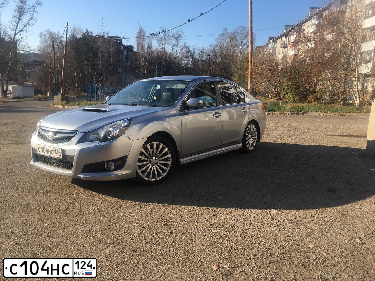 Фото автомобиля SUBARU LEGACY, 2012 — госномер О005КС124. Цвет: СЕРЕБРИСТЫЙ