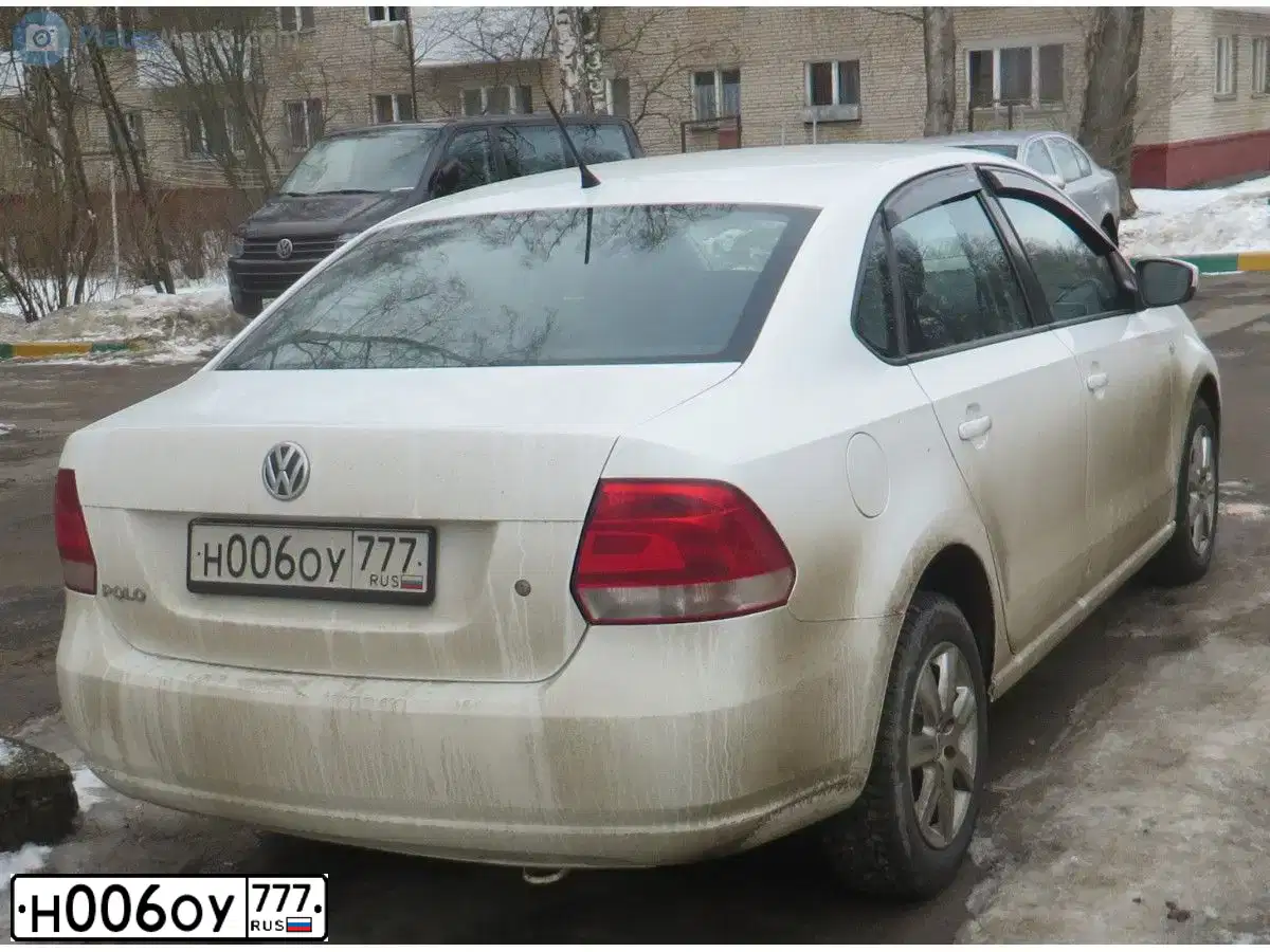 Фото автомобиля VOLKSWAGEN POLO, 2013 — госномер У819ВЕ05. Цвет: БЕЛЫЙ