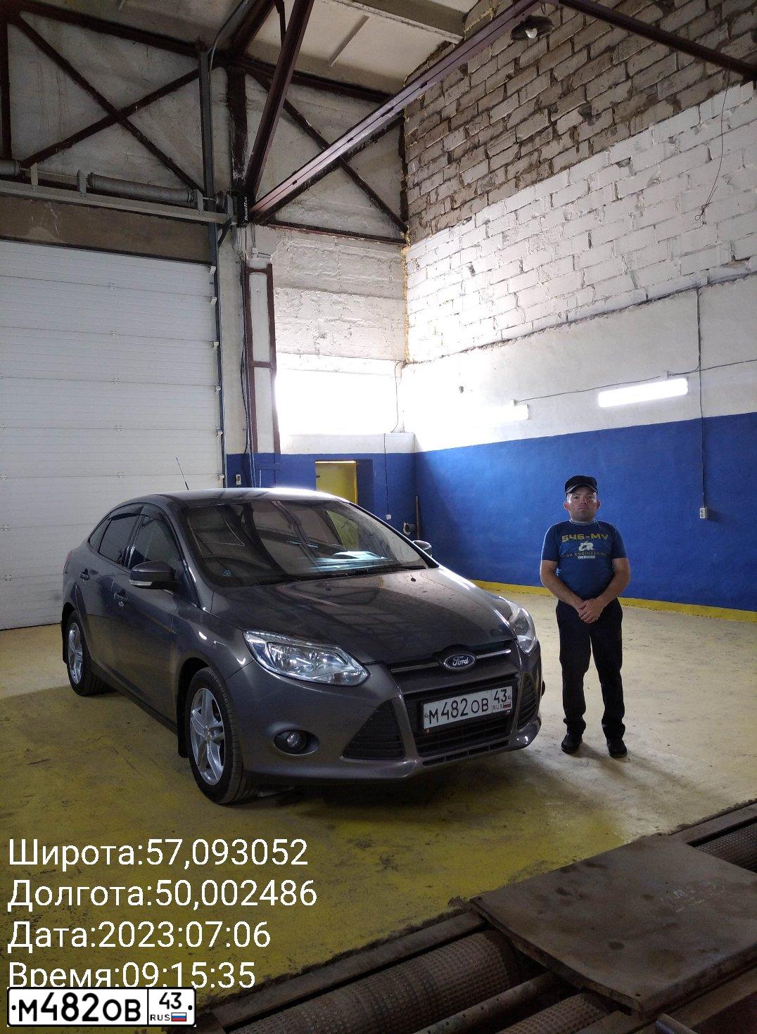 Фото автомобиля FORD FOCUS, 2012 — госномер М482ОВ43. Цвет: СЕРО-КОРИЧНЕВЫЙ