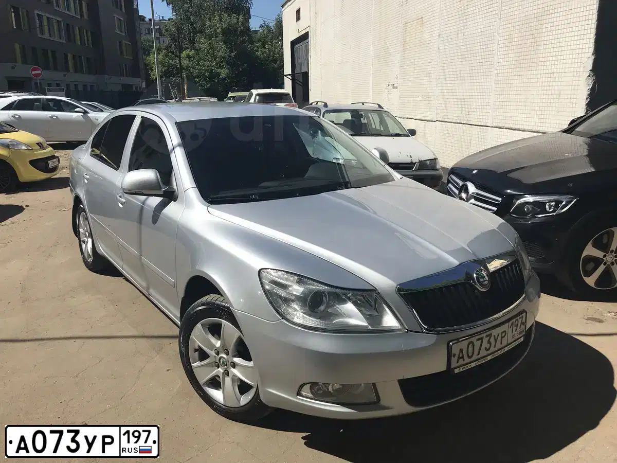 Фото автомобиля SKODA OCTAVIA, 2012 — госномер А073УР197. Цвет: Серебристый