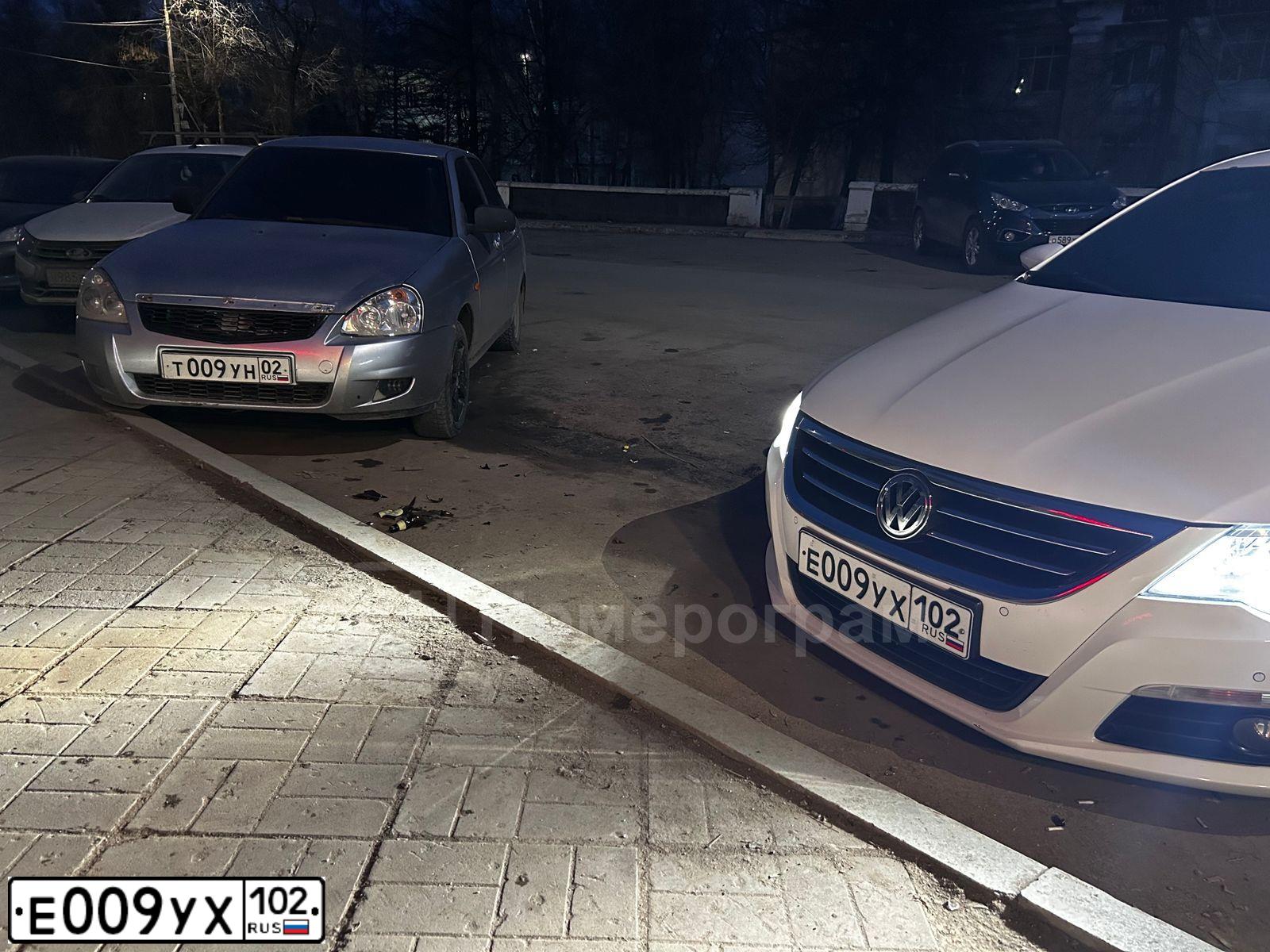 Фото автомобиля NISSAN PATHFINDER, 2008 — госномер Е009УХ102. Цвет: Серебристый