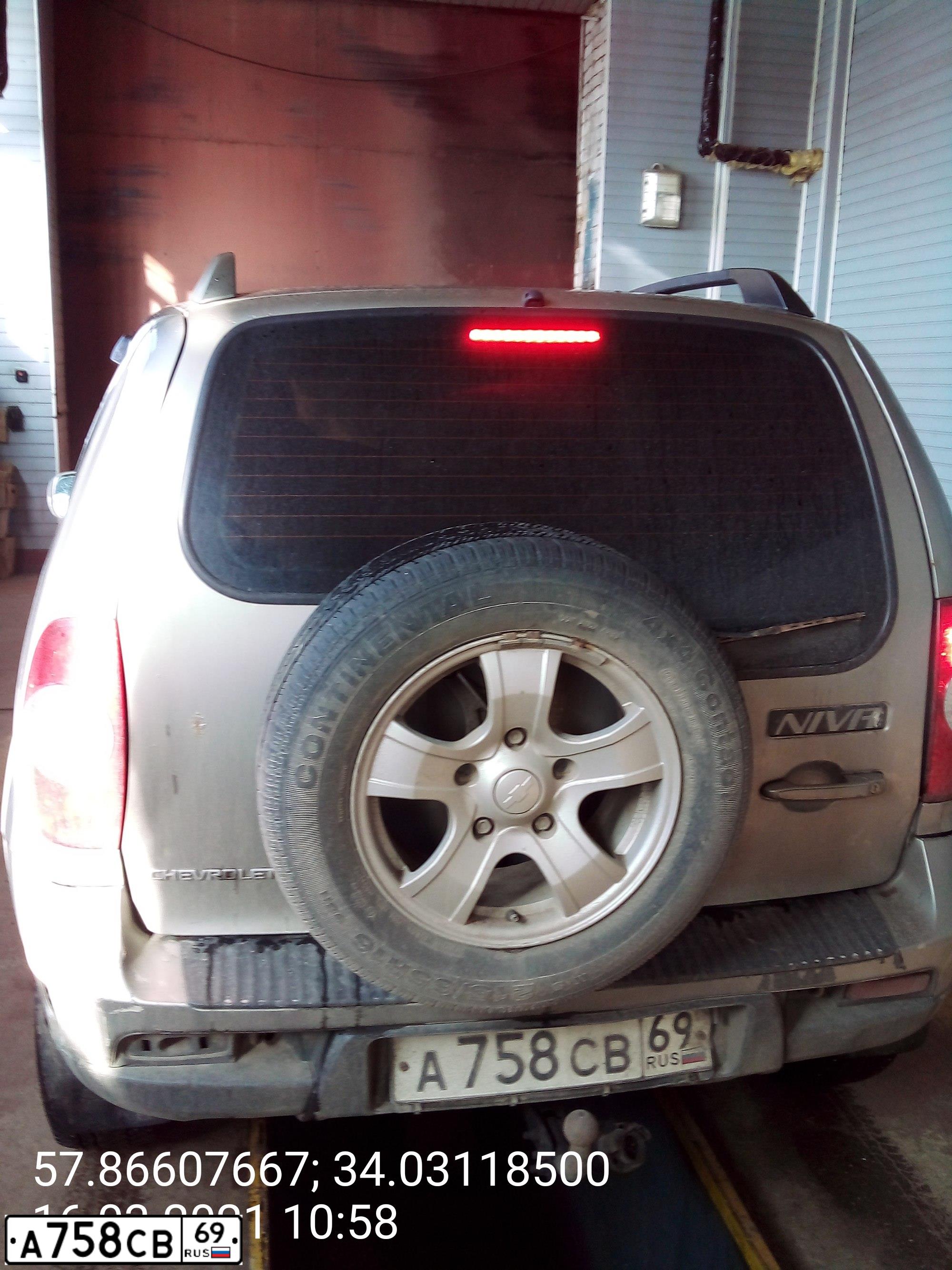 Фото автомобиля CHEVROLET NIVA, 2011 — госномер А758СВ69. Цвет: Серо-коричневый металлик