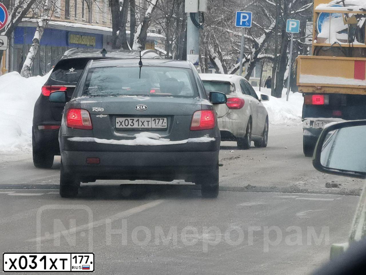Фото автомобиля KIA RIO, 2007 — госномер Х031ХТ177. Цвет: ОЛИВКОВО-СЕРЫЙ