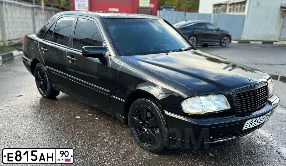 Фото автомобиля VOLKSWAGEN PASSAT, 1998 — госномер Е815АН90. Цвет: ЧЕРНЫЙ