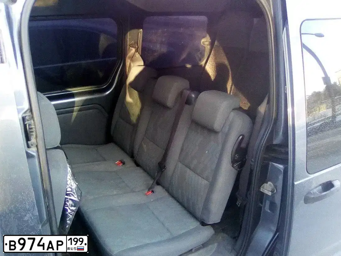 Фото автомобиля FORD TOURNEO CONNECT, 2007 — госномер Т638ВК196. Цвет: СЕРЫЙ