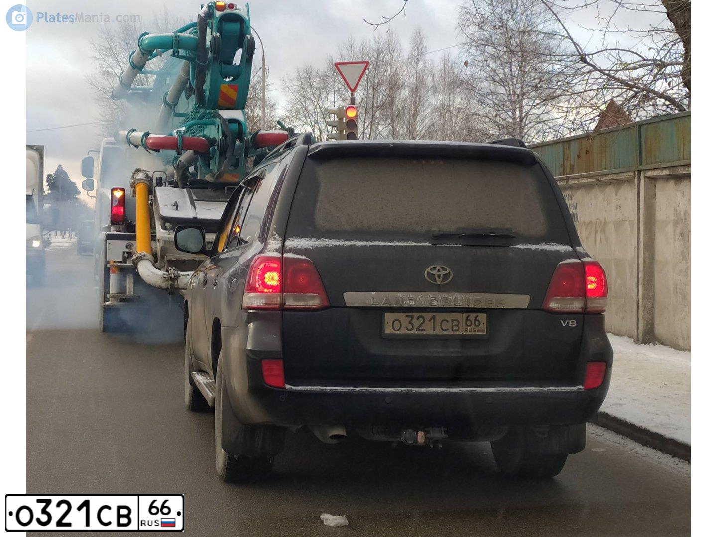 Фото автомобиля TOYOTA LAND CRUISER 200, 2008 — госномер Т875АР196. Цвет: ЧЕРНЫЙ