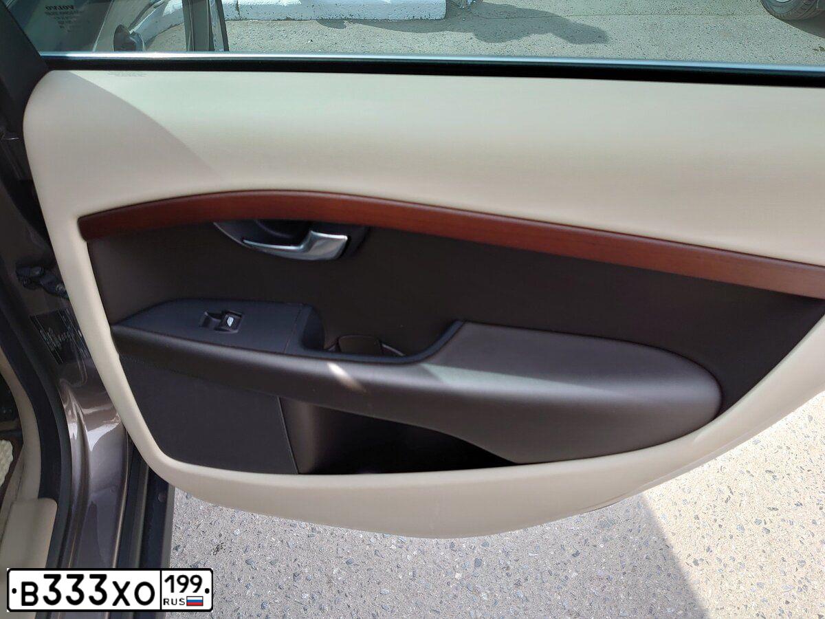 Фото автомобиля LAND ROVER RANGE ROVER, 2011 — госномер Н121ВО57. Цвет: КОРИЧНЕВЫЙ ТЕМНЫЙ