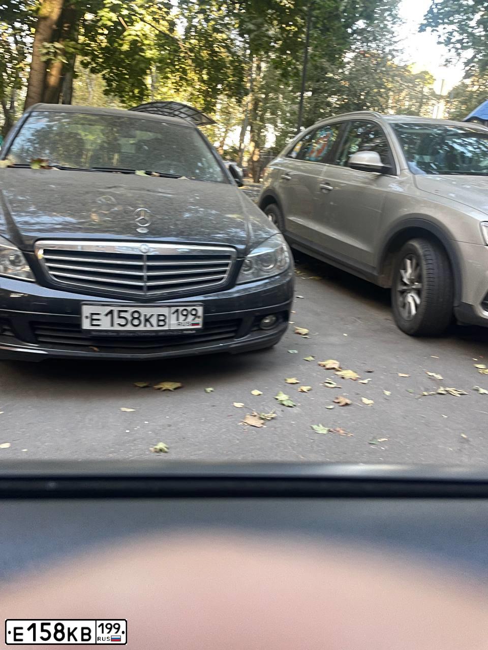 Фото автомобиля MERCEDES C-KLASSE, 2008 — госномер Е158КВ199. Цвет: ЧЕРНЫЙ