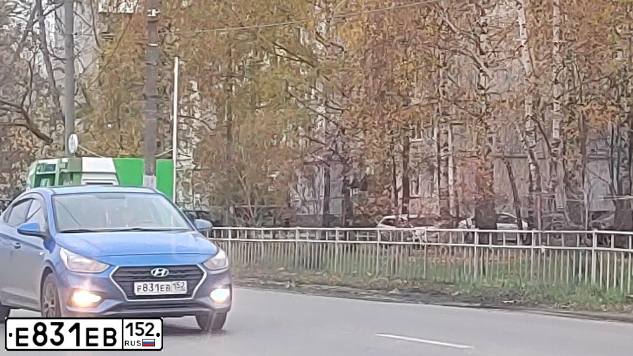 Фото автомобиля UAZ 3163 PATRIOT, 2011 — госномер Е831ЕВ152. Цвет: АВАНТЮРИН МЕТАЛЛИК (ЧЕРНЫЙ)