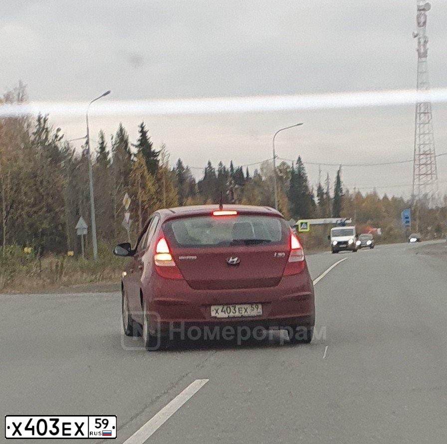 Фото автомобиля HYUNDAI I30, 2009 — госномер Х403ЕХ59. Цвет: Красный