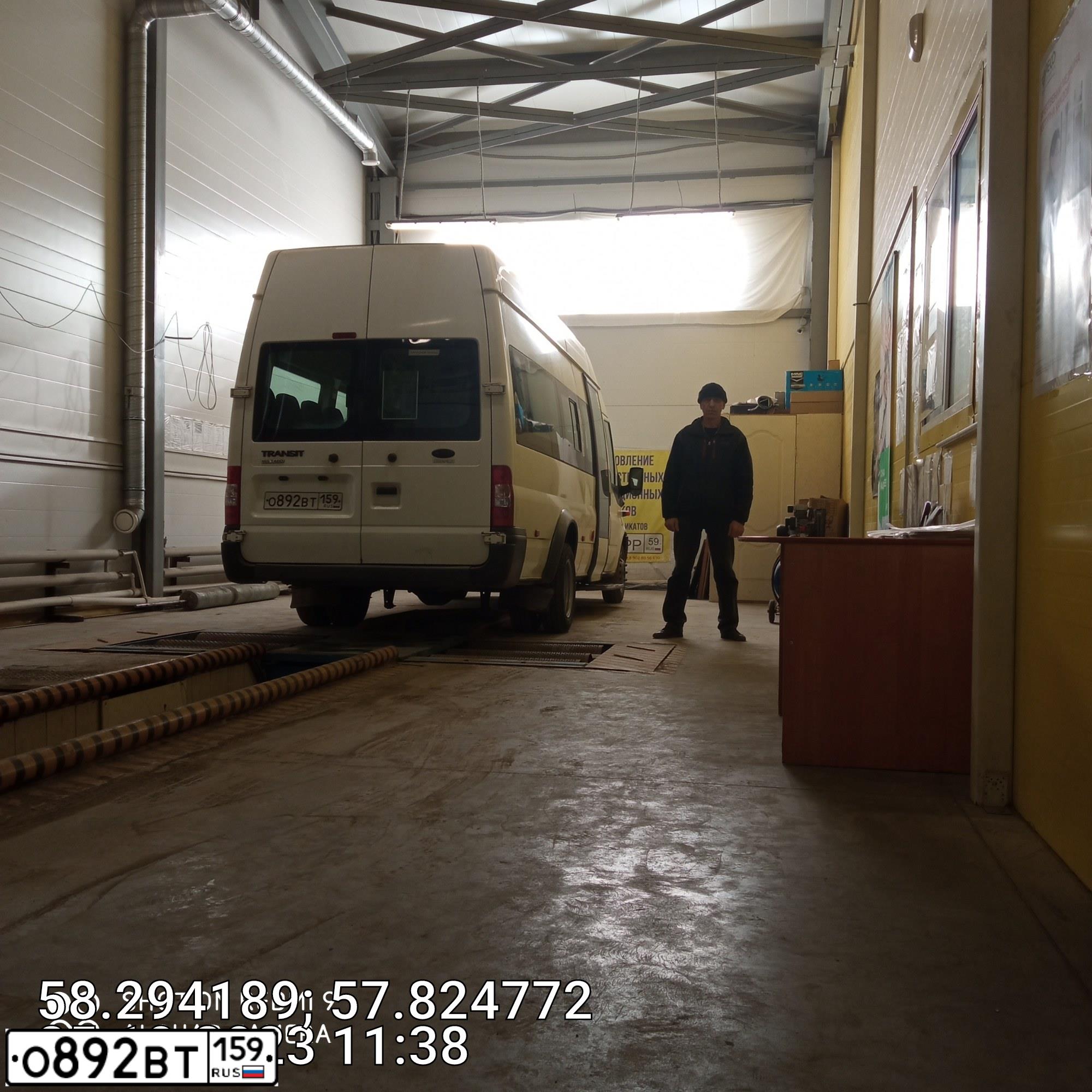 Фото автомобиля FORD TRANSIT, 2013 — госномер Е129РК159. Цвет: Белый