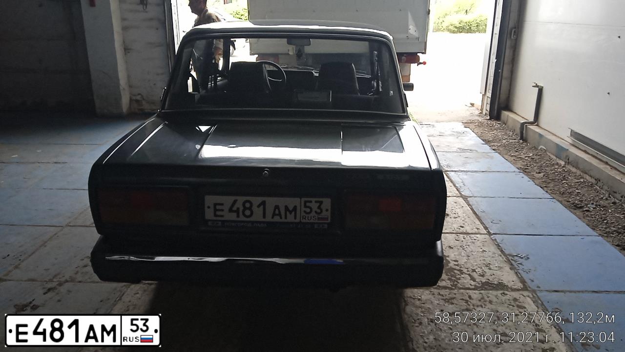 Фото автомобиля LADA 2107 LADA, 2010 — госномер Е481АМ53. Цвет: СЕРО-СИНЕ-ЗЕЛЕНЫЙ