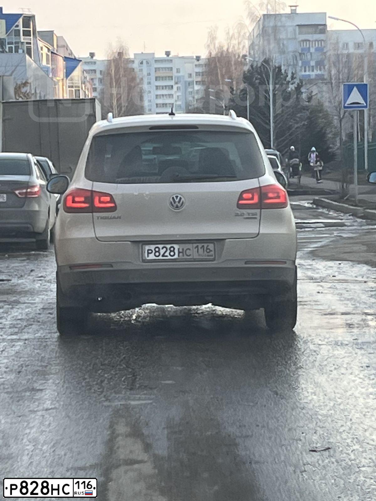 Фото автомобиля VOLKSWAGEN TIGUAN, 2012 — госномер Н886СА702. Цвет: БЕЛЫЙ