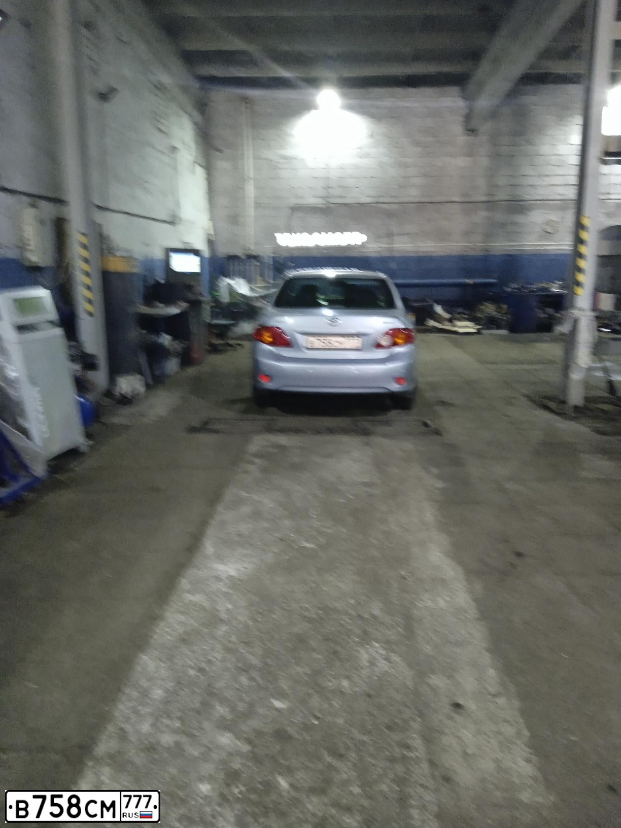 Фото автомобиля TOYOTA COROLLA, 2007 — госномер В758СМ777. Цвет: СВЕТЛО-ГОЛУБОЙ