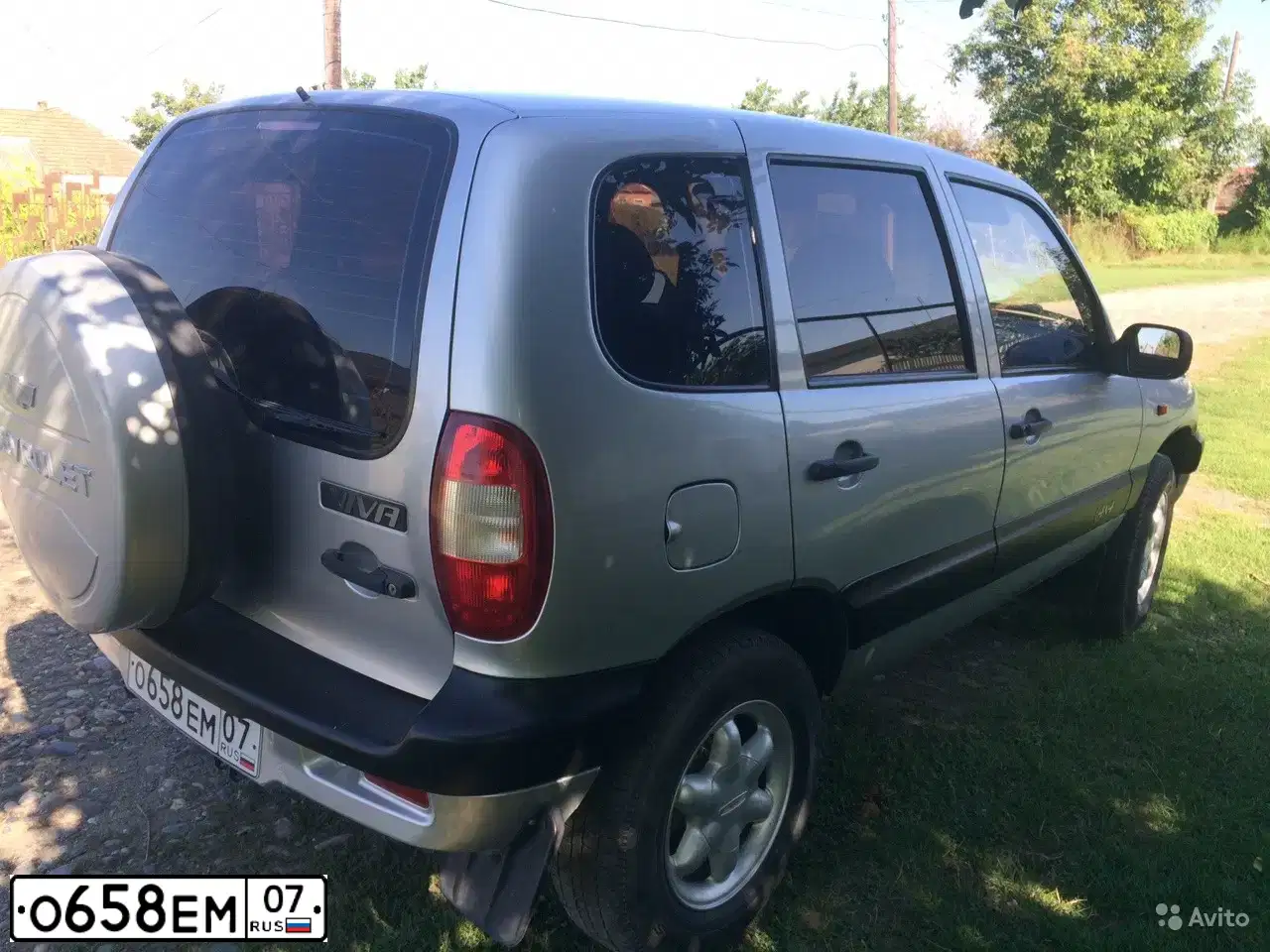 Фото автомобиля CHEVROLET NIVA, 2006 — госномер В999ВМ07. Цвет: Светло-Серебристый металлик