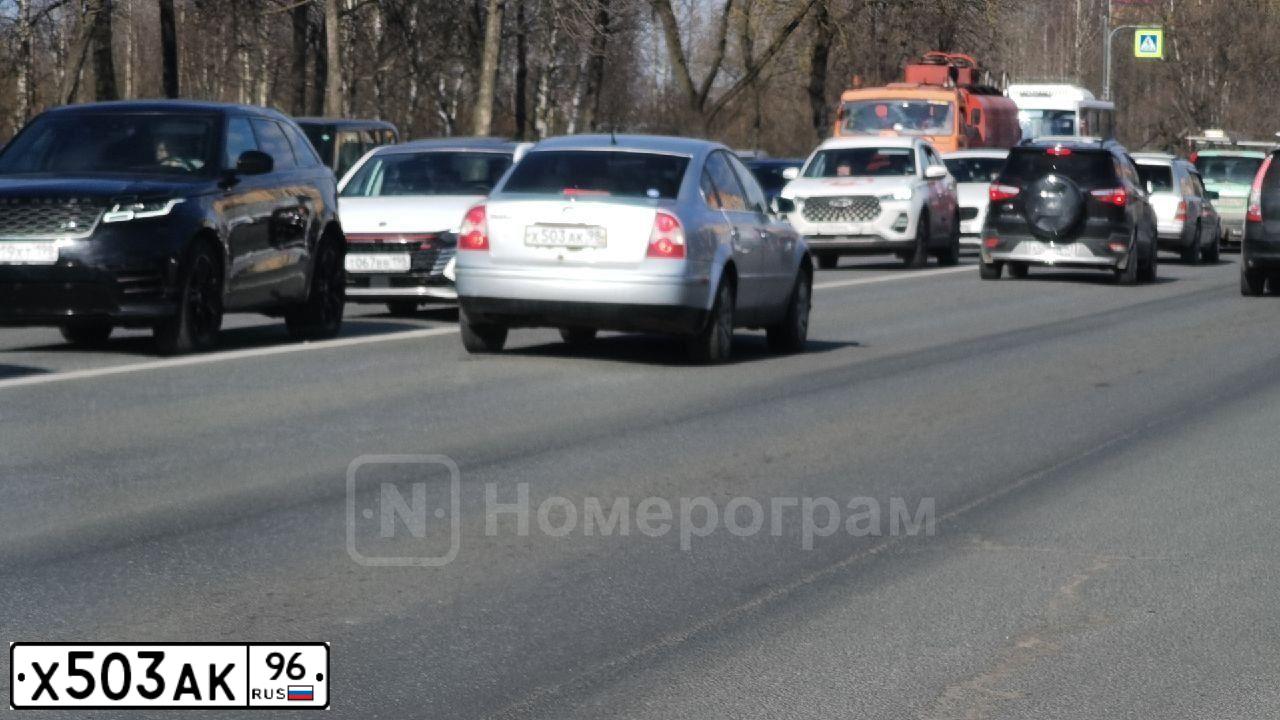 Фото автомобиля TOYOTA CAMRY, 2004 — госномер Х503АК96. Цвет: Серый