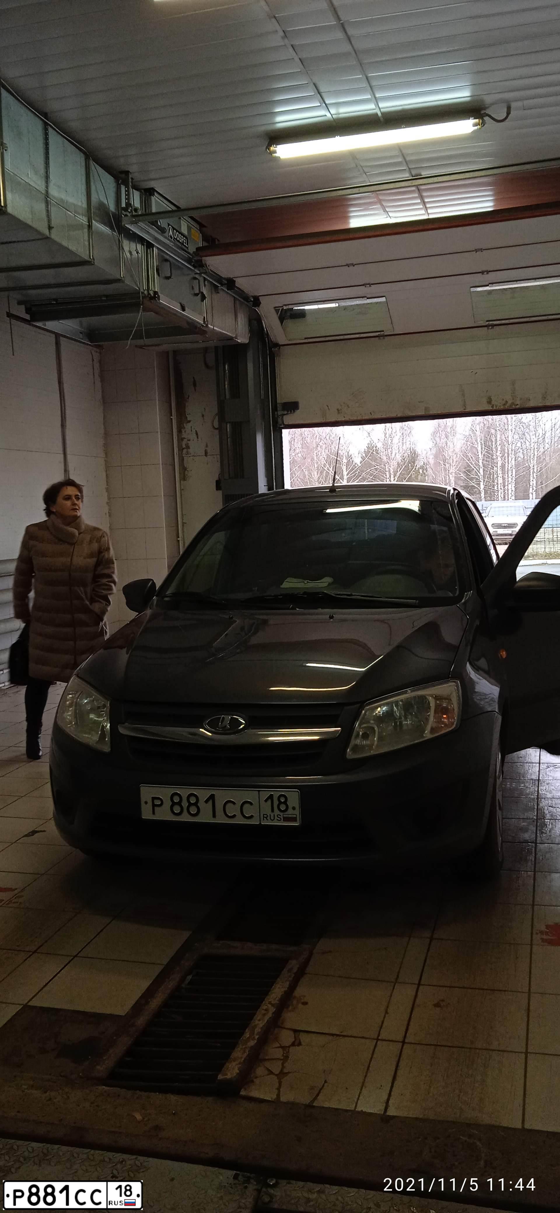Фото автомобиля ЛАДА 219010 ЛАДА ГРАНТА, 2016 — госномер К933КМ159. Цвет: СЕРЕБРИСТО-ТЕМНО-СЕРЫЙ