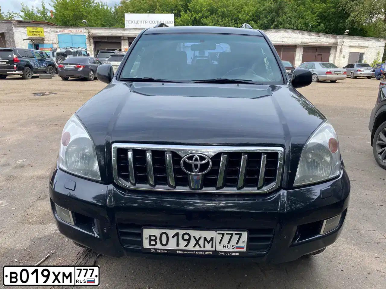 Фото автомобиля TOYOTA LAND CRUISER, 2004 — госномер Т406ТУ790. Цвет: ЧЕРНЫЙ