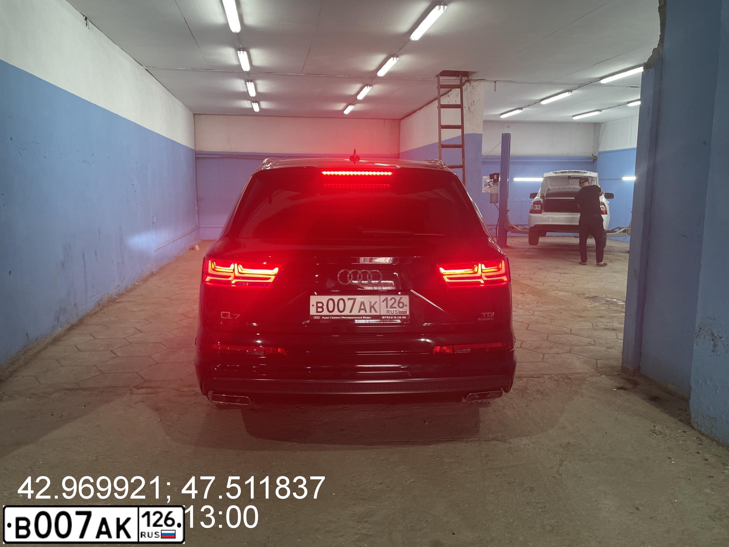 Фото автомобиля AUDI Q7, 2016 — госномер В007АК126. Цвет: ЧЕРНЫЙ